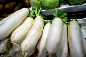 http://www.publicdomainpictures.net/pictures/150000/velka/daikon.jpg
